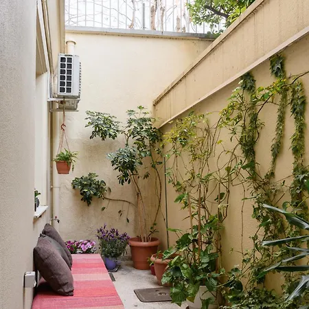 Chroma Downtown Apartment *